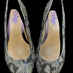 Clarks Indigo flats snake skin size 5.